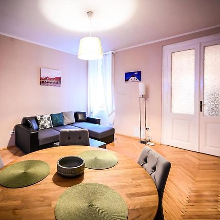 סיביו Jules' Sunny, Spacious And Central Apartment מראה חיצוני תמונה